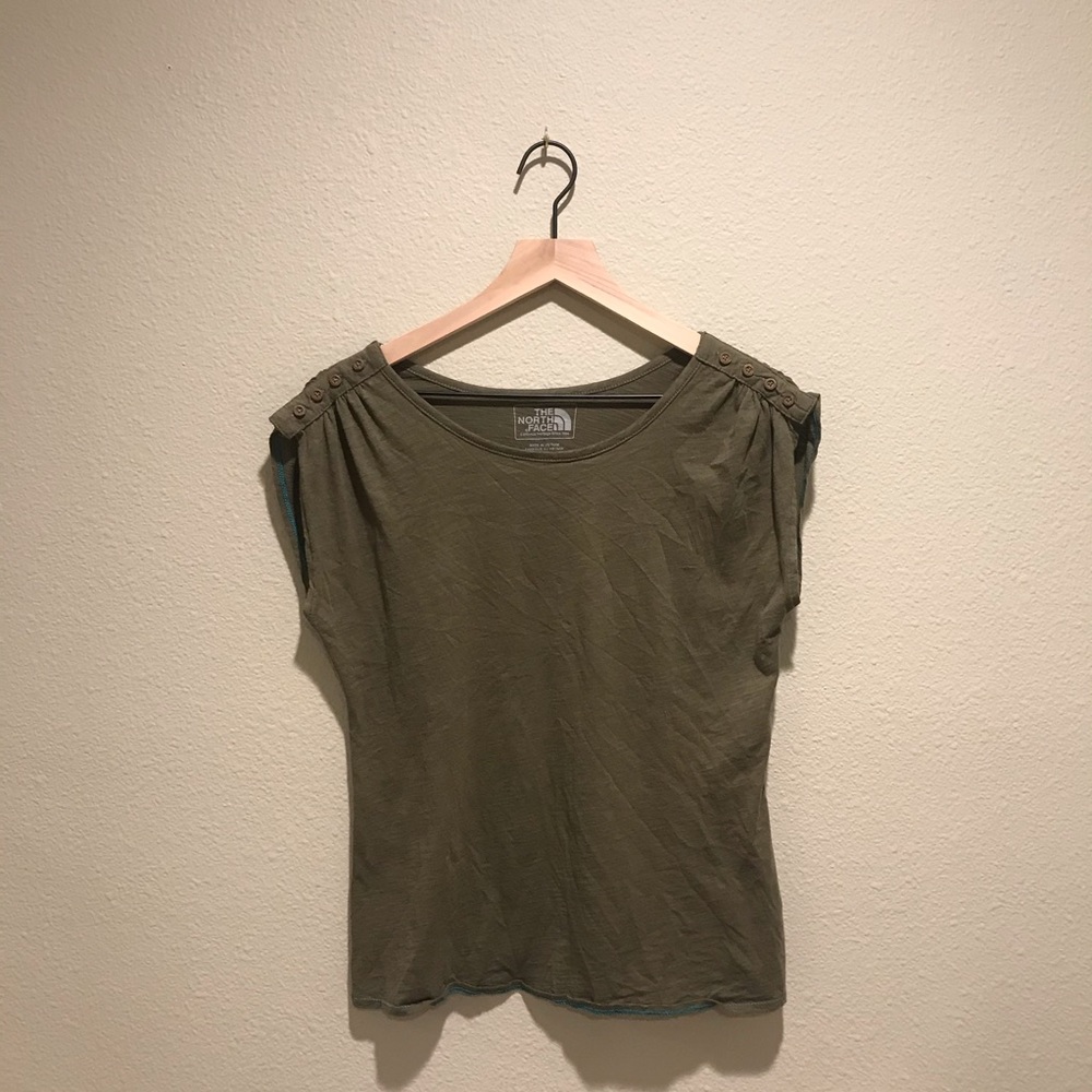 🎉 NORTH FACE Casual Top